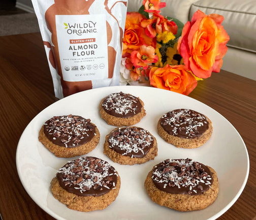 Almond flour with cookies